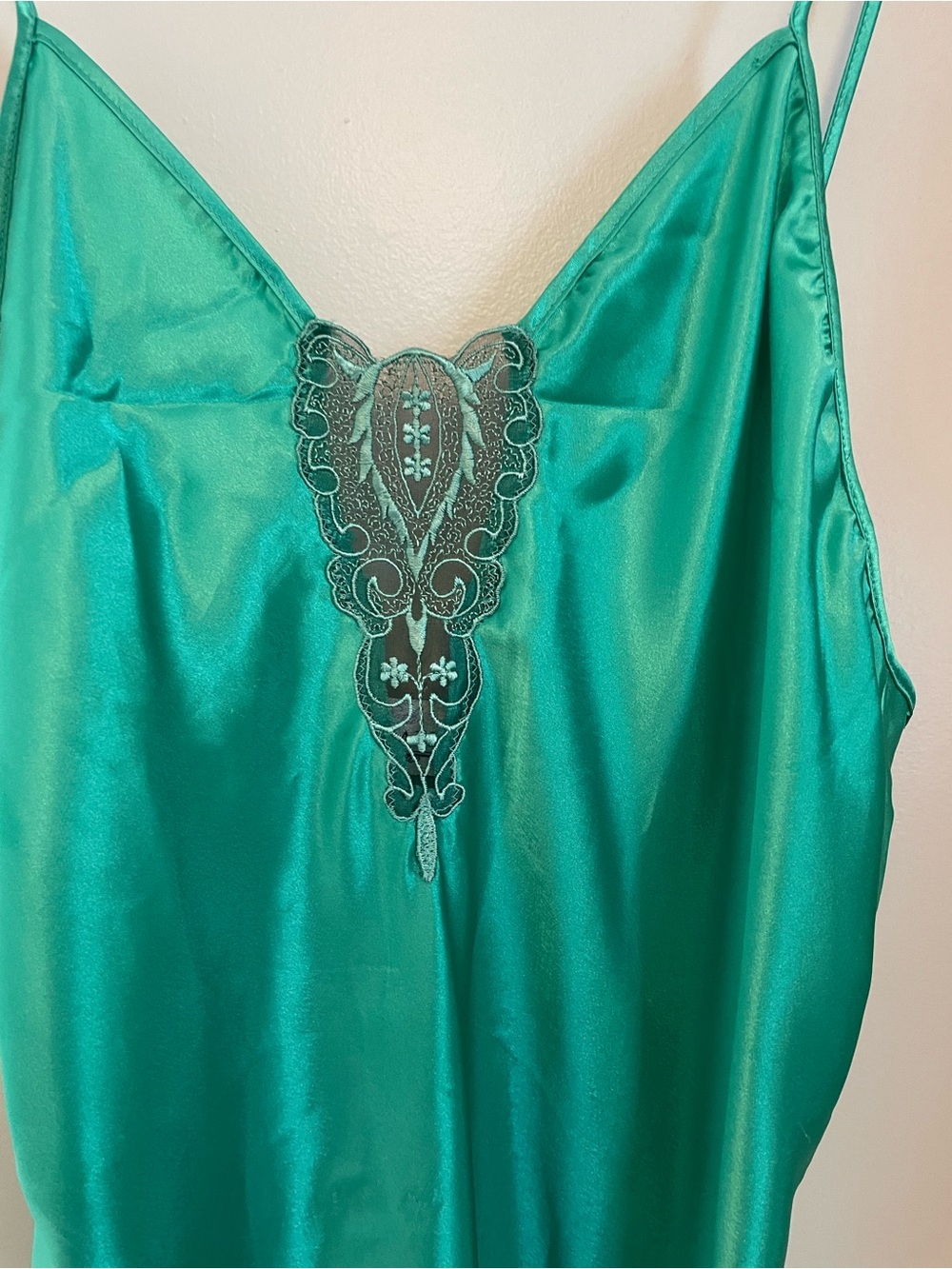 Beth Michaels Emerald Green Satin Slip with Embroidered Label 1980s - Picture 2 of 8